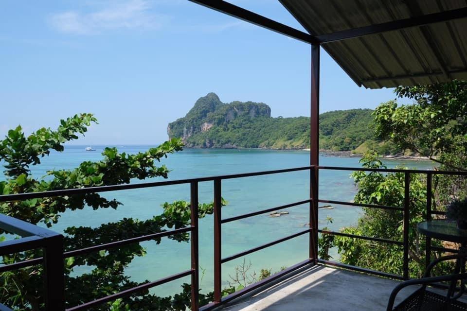 Phi Phi Seaside Bungalow Экстерьер фото